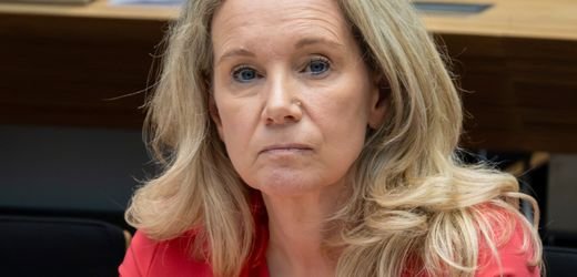 Berlin: Kultursenatorin Sarah Wedl-Wilson tritt wegen Fördermittelaffäre zurück