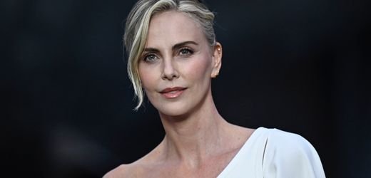 Charlize Theron spricht über die Nacht, als ihr Vater sie umbringen wollte