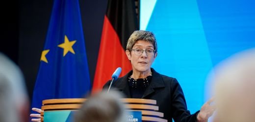 CDU: Annegret Kramp-Karrenbauer warnt vor Minderheitsregierung wegen Zusammenarbeit mit der AfD