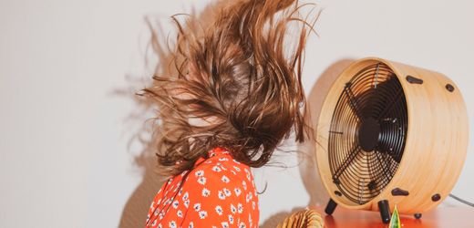 Hitze: Was taugt eine tragbare Klimaanlage im Nacken?