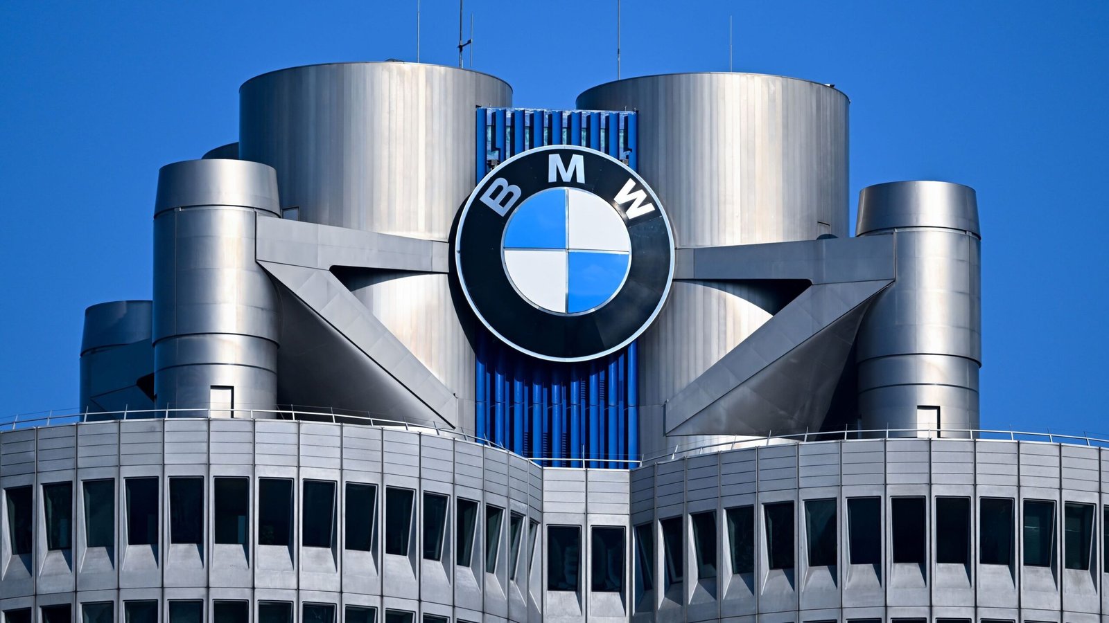 Autoindustrie: BMW baut 8000 Stellen ab und will damit eine