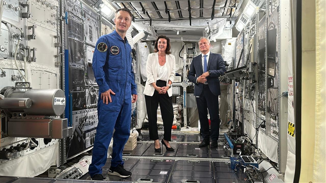 Bär plant Weltraumgesetz und Astronauten-Programm für Jugendliche