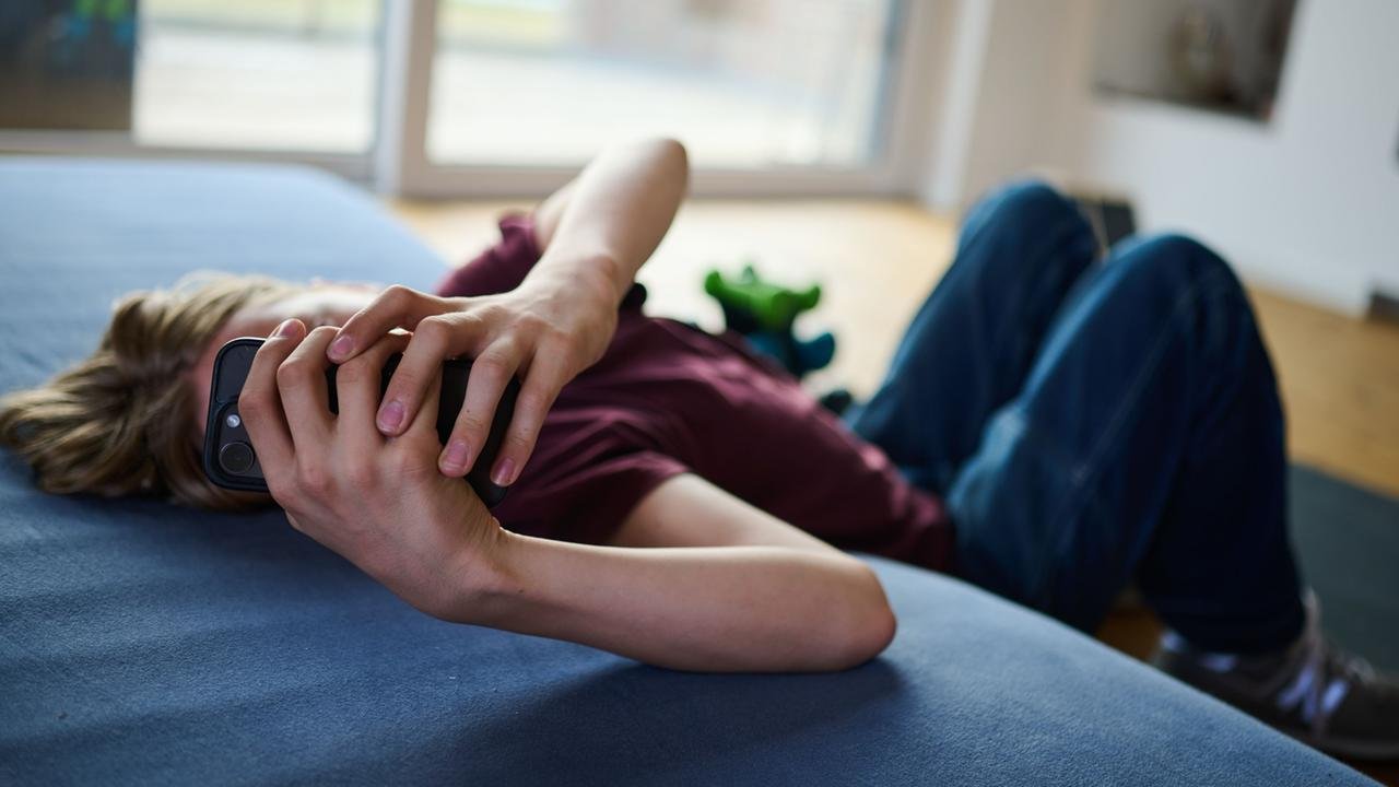 EU-Experten empfehlen Zugangsbeschränkungen für Social Media