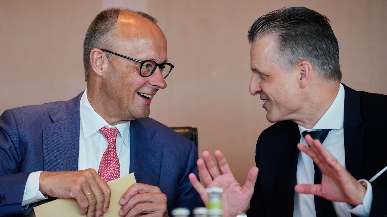 Frei als Fraktionschef: Stühlerücken für mehr Stabilität in der Union?