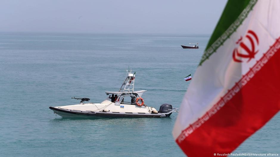 Iran greift Frachter an und sperrt Straße von Hormus