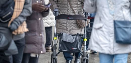 Rollatoren und Hörgeräte: Kosten für Versicherte gestiegen