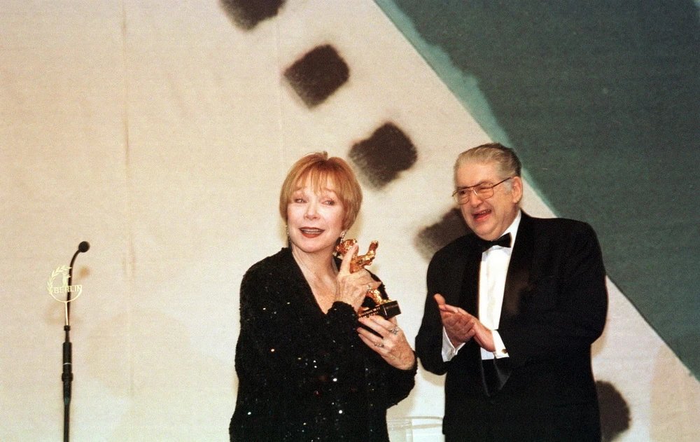 Goldener Ehrenbär für Shirley MacLaine, Moritz de Hadeln