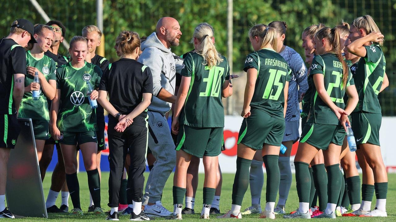 "Rasend schnelle Entwicklung" – Neue Herausforderungen für Fußballerinnen des VfL Wolfsburg
