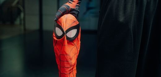 BMW: Spider-Man-Werbung auf Autodisplay nervt Fahrer