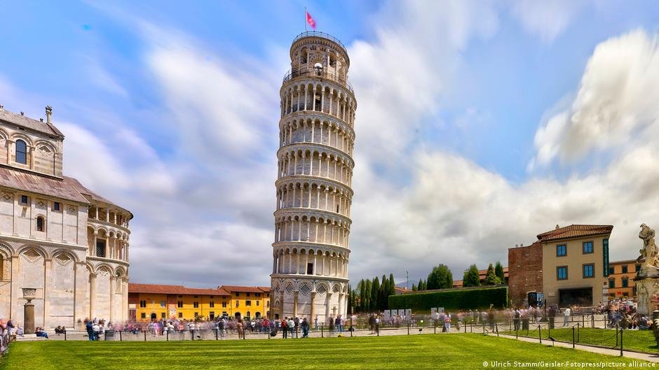 Unter dem Schiefen Turm von Pisa bebt die Erde