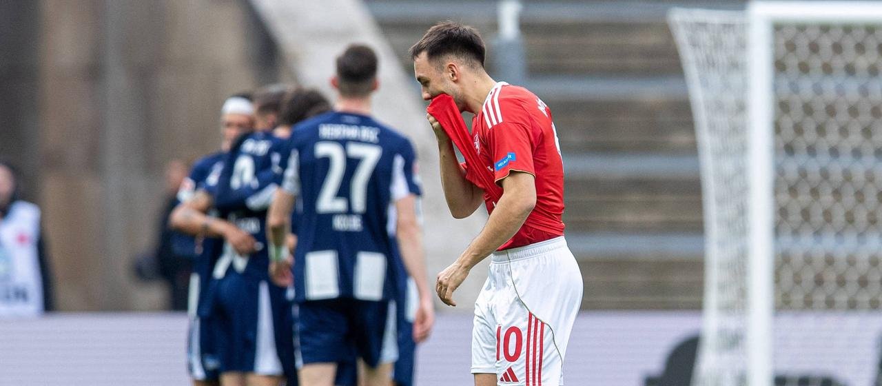 Nürnbergs Julian Justvan mit hängendem Kopf