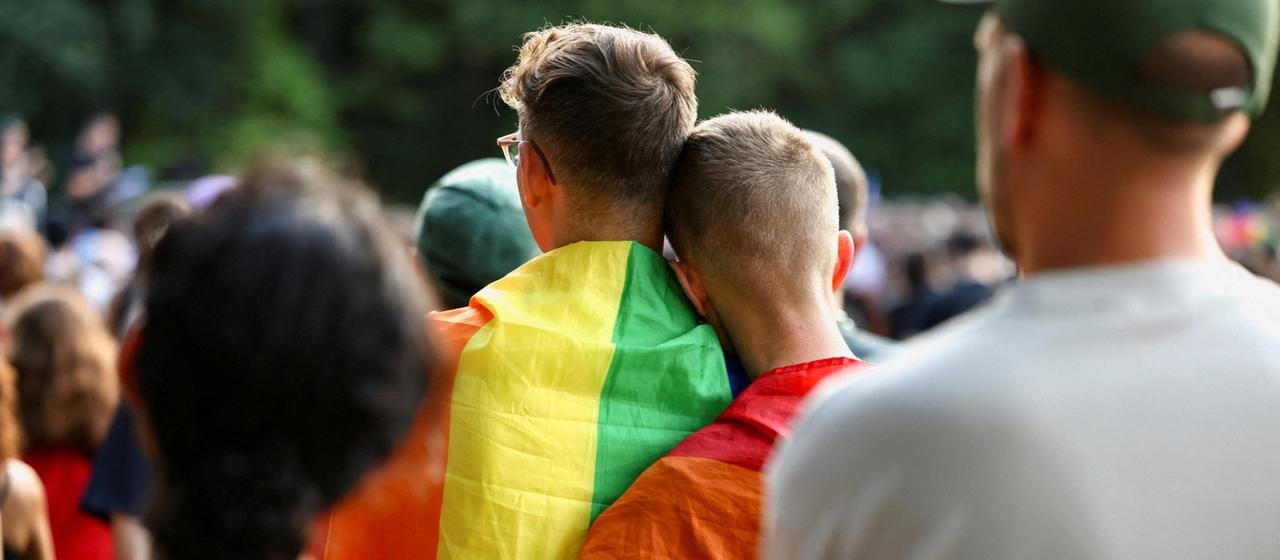 Trauernde haben sich nach dem Berliner CSD-Anschlag versammelt