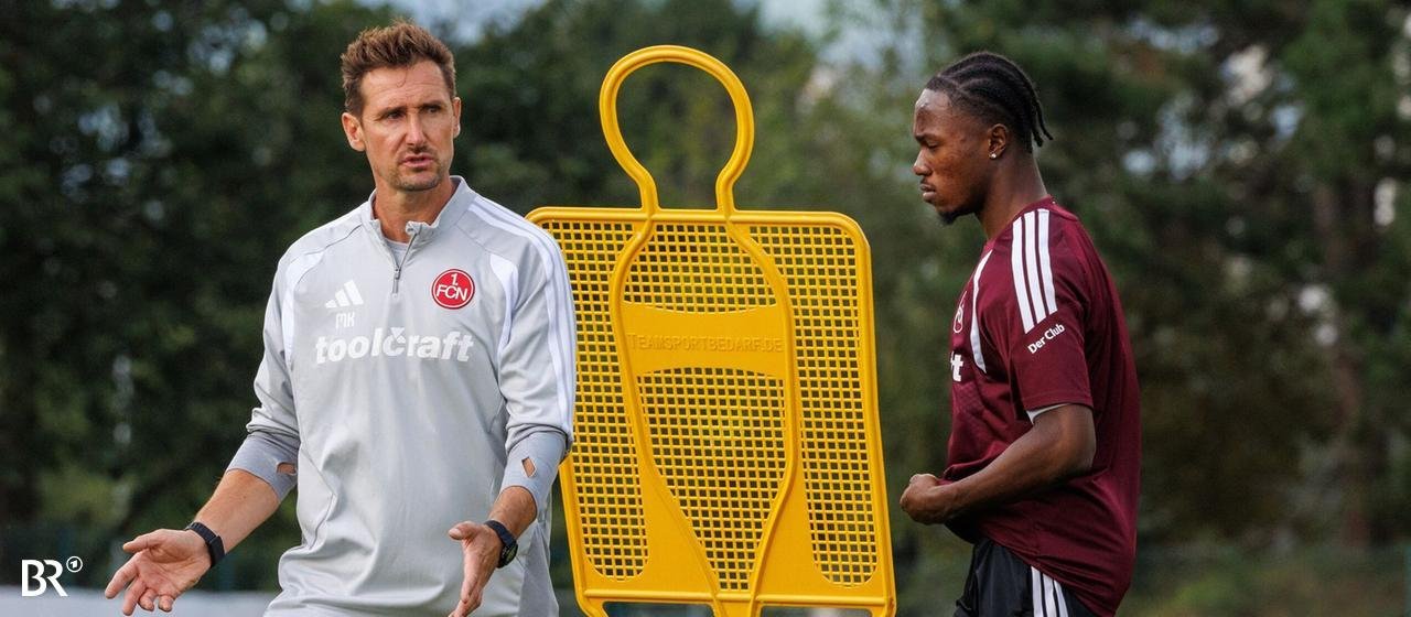 Würde gerne weiter mit Mohamed Ali Zoma zusammenarbeiten: Miroslav Klose (links) | picture-alliance / dpa Würde gerne weiter mit Mohamed Ali Zoma zusammenarbeiten: Miroslav Klose (links)