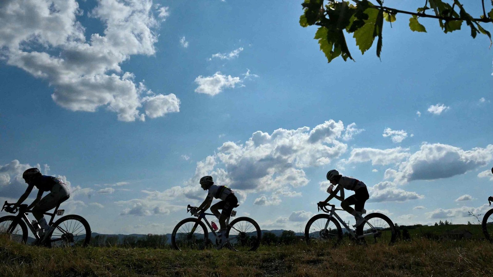 Die Fahrerinnen in Fleurie | AFP/Nicolas Tucat