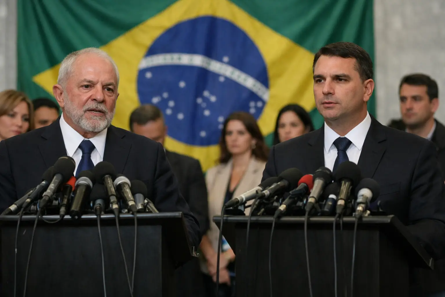 Keine Mehrheit: Lula und Flávio Bolsonaro ziehen in die Stichwahl